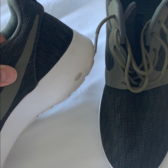 Nike Roche - Picture 3 of 4